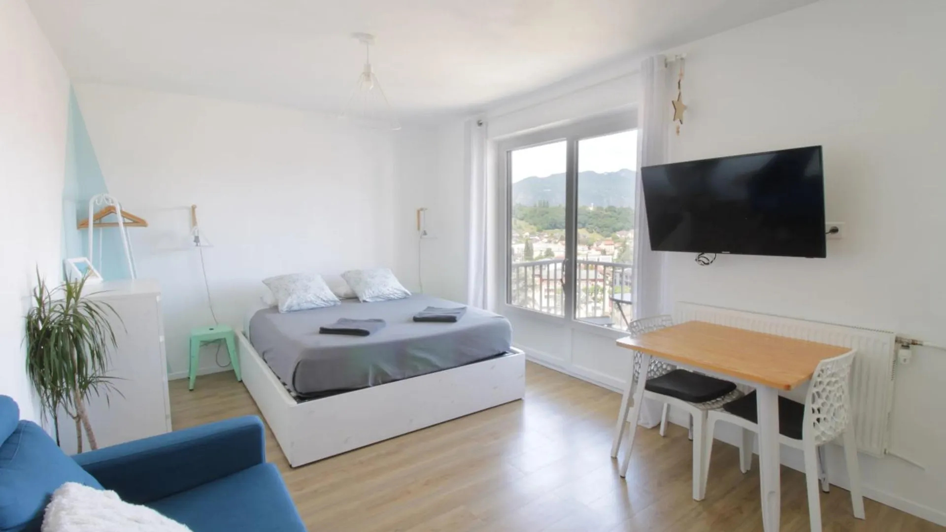 Studio 4 Swimming Pool Summer Parking & Superb View! Aix-les-Bains Apartment